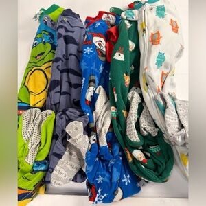 Lot of 5 Carters 2T/24 months footed pajamas Sleepers